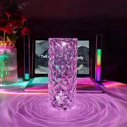 CrystalGlow Lampa - Upplev en värld av färger och elegans.
